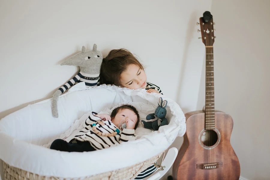 Séance photo de nouveau-né en famille